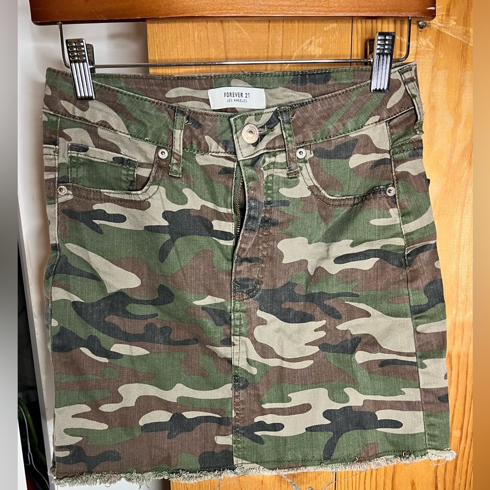 Forever 21 camo mini skirt